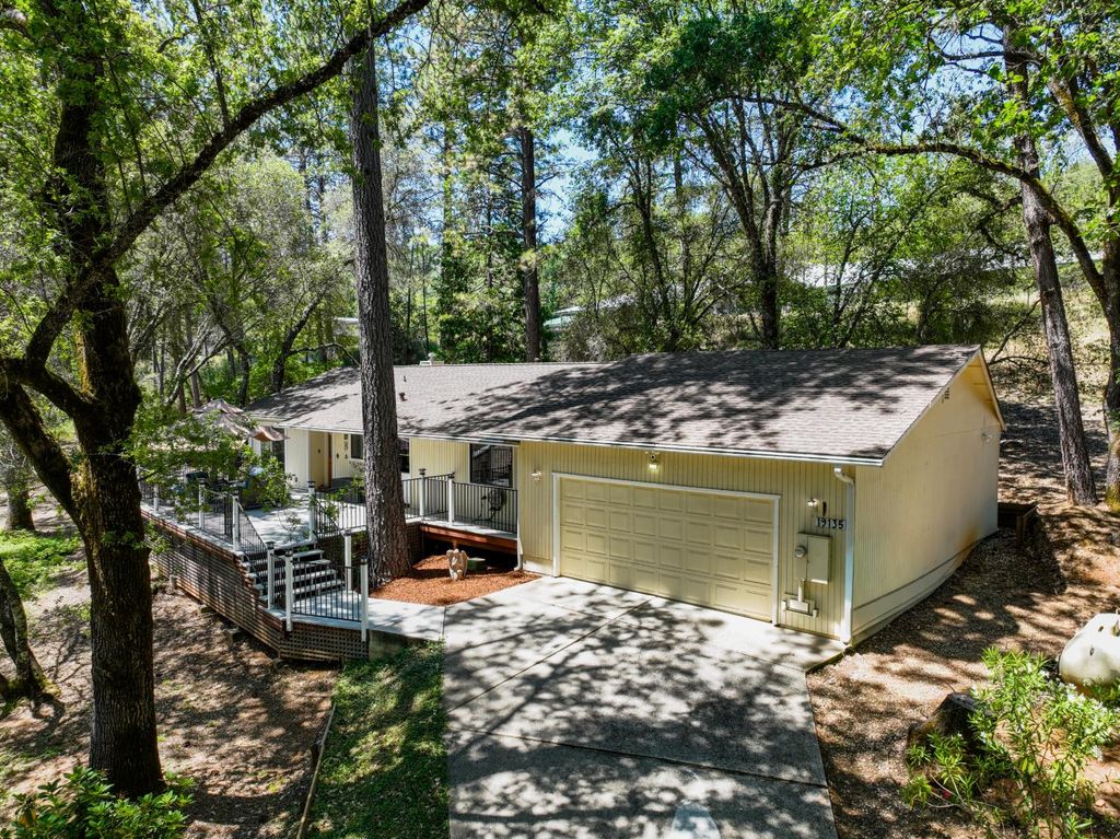 19135 Lake Forest Dr, Penn Valley, CA 95946