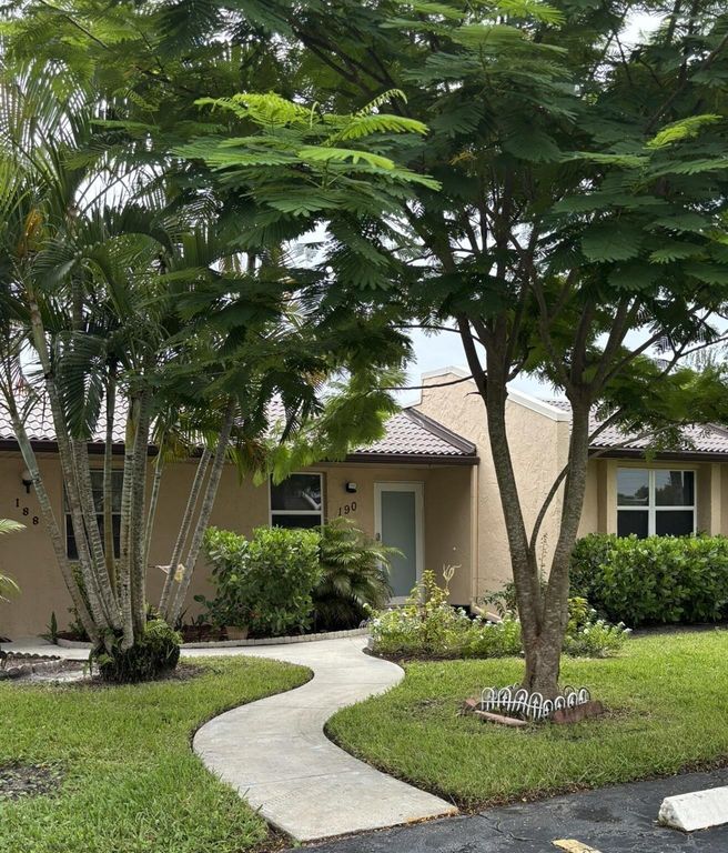190 Lake Meryl Drive, West Palm Beach, FL 33411