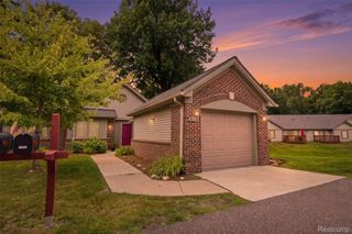 21305 Juniper Court 61, Farmington Hills, MI 48336