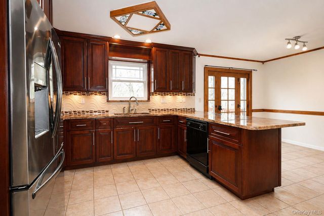 17 Yale Drive, Highland Mills, NY 10930