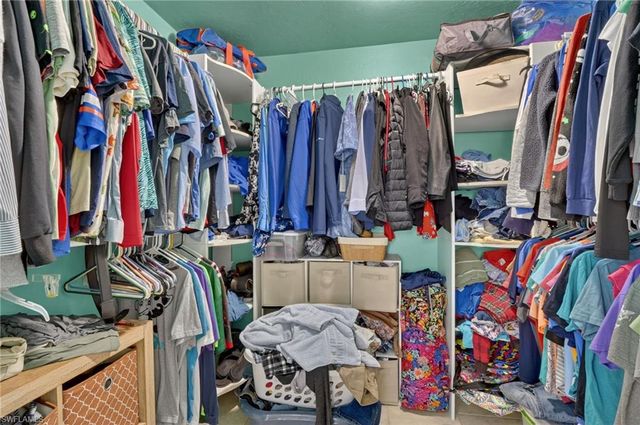 1305 SE 37th TER, Cape Coral, FL 33904