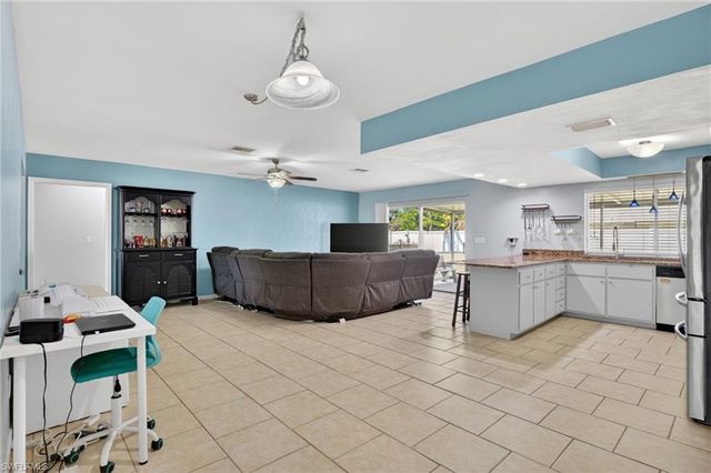 1305 SE 37th TER, Cape Coral, FL 33904