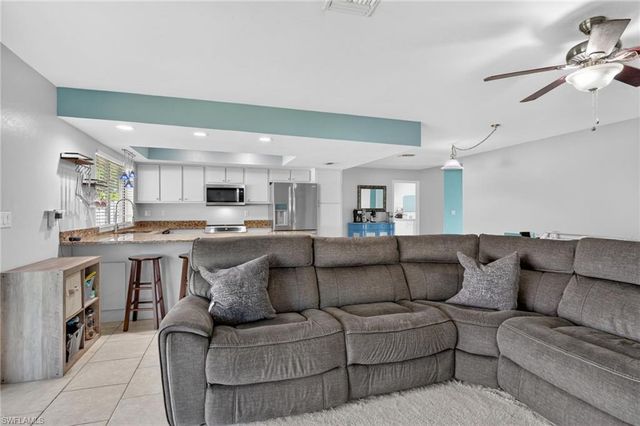 1305 SE 37th TER, Cape Coral, FL 33904