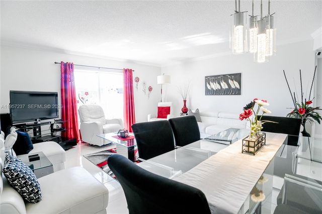 4751 NW 21st St 401, Lauderhill, FL 33313