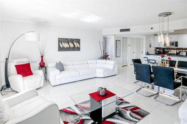 4751 NW 21st St 401, Lauderhill, FL 33313