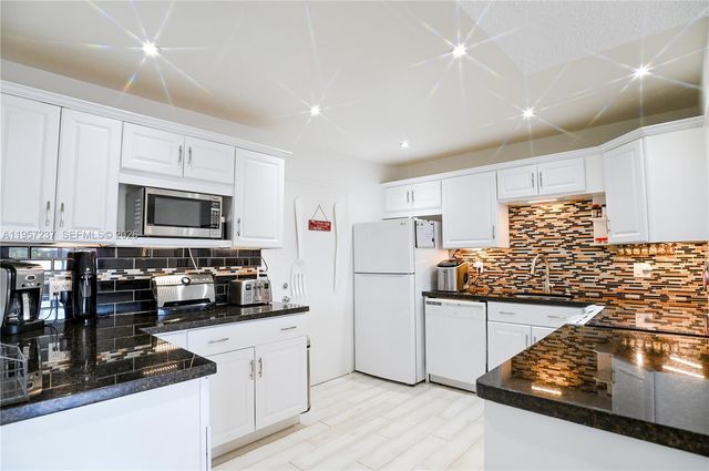 4751 NW 21st St 401, Lauderhill, FL 33313