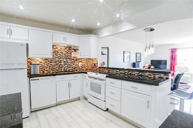 4751 NW 21st St 401, Lauderhill, FL 33313