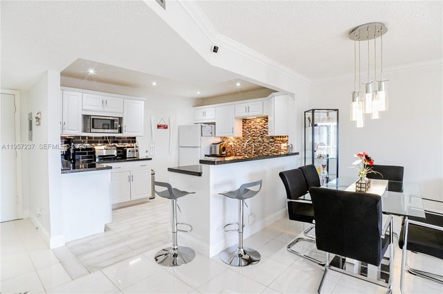 4751 NW 21st St 401, Lauderhill, FL 33313