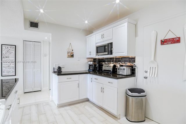 4751 NW 21st St 401, Lauderhill, FL 33313