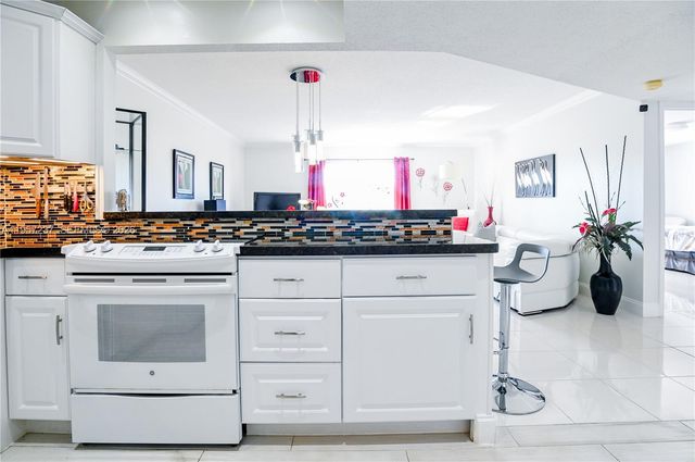 4751 NW 21st St 401, Lauderhill, FL 33313