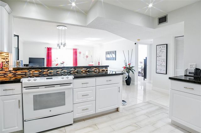 4751 NW 21st St 401, Lauderhill, FL 33313