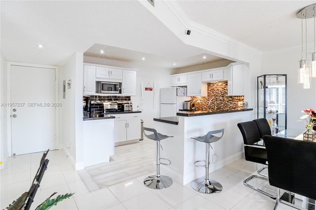 4751 NW 21st St 401, Lauderhill, FL 33313