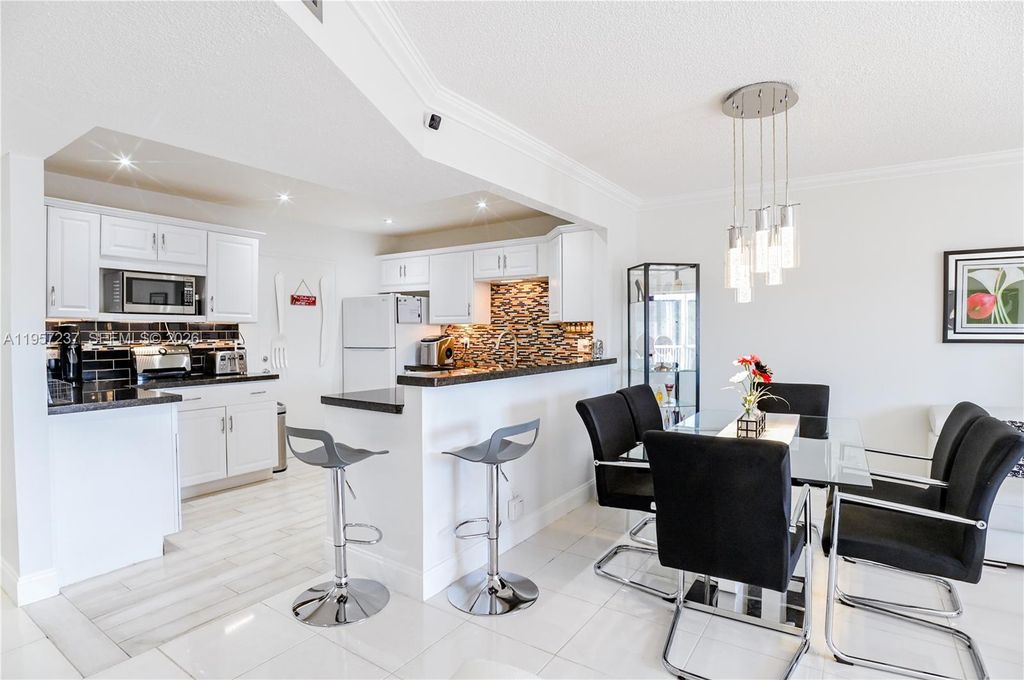 4751 NW 21st St 401, Lauderhill, FL 33313