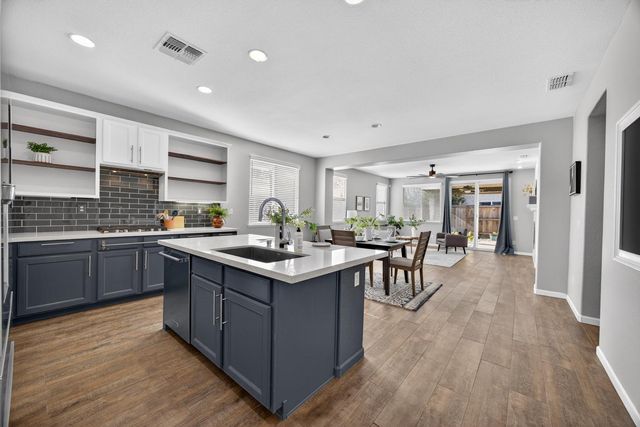 5731 Lolet Way, Sacramento, CA 95835