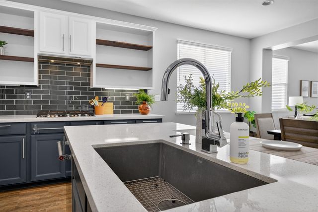 5731 Lolet Way, Sacramento, CA 95835