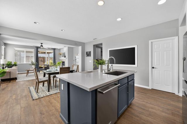 5731 Lolet Way, Sacramento, CA 95835