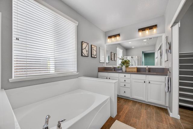 5731 Lolet Way, Sacramento, CA 95835