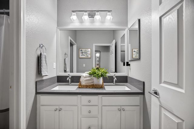 5731 Lolet Way, Sacramento, CA 95835