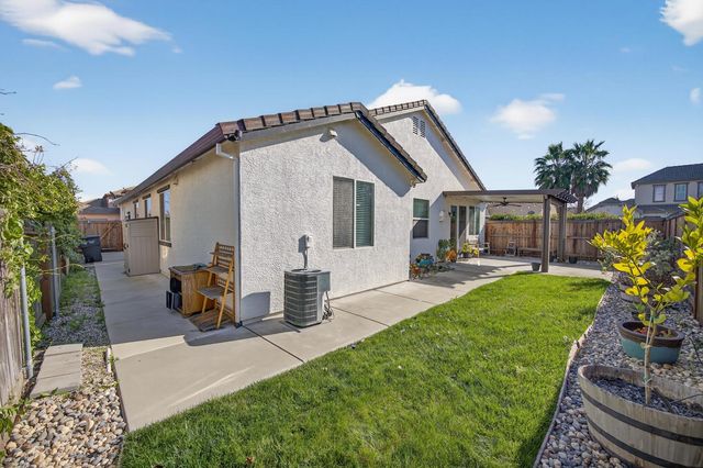 5731 Lolet Way, Sacramento, CA 95835