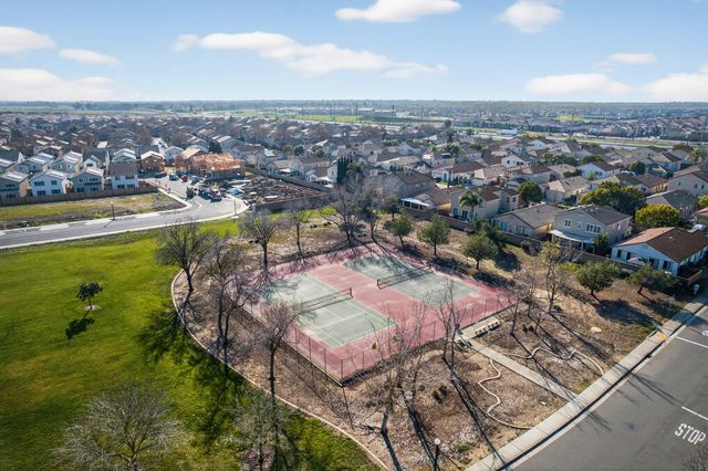 5731 Lolet Way, Sacramento, CA 95835