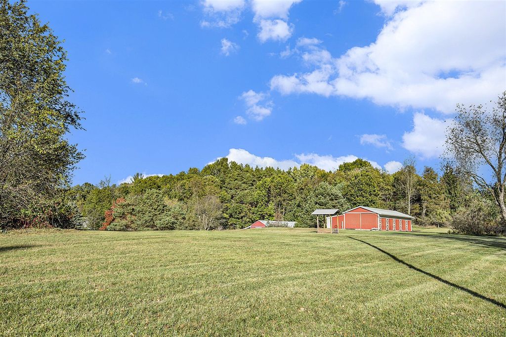 6211 Cannonsburg Road, Belmont, MI 49306