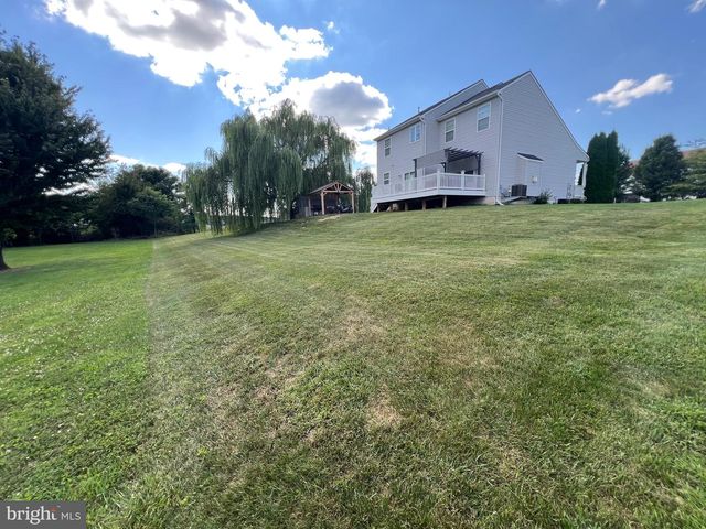 1046 ALANDALE DRIVE, Chambersburg, PA 17202