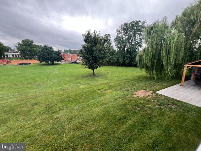 1046 ALANDALE DRIVE, Chambersburg, PA 17202