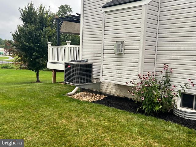 1046 ALANDALE DRIVE, Chambersburg, PA 17202