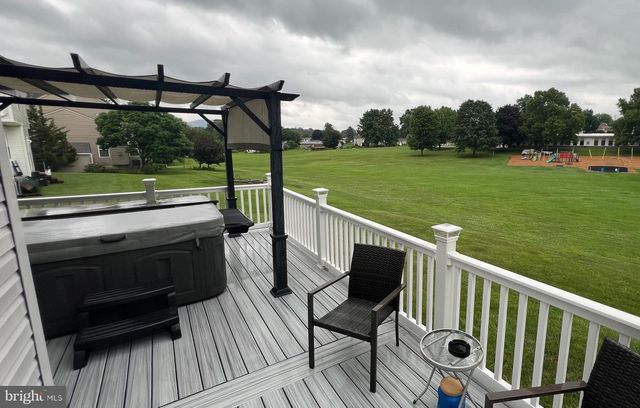 1046 ALANDALE DRIVE, Chambersburg, PA 17202