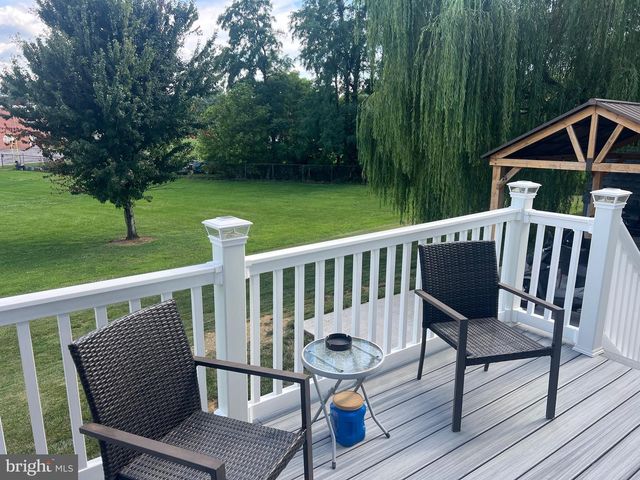 1046 ALANDALE DRIVE, Chambersburg, PA 17202