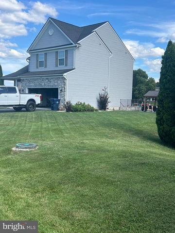 1046 ALANDALE DRIVE, Chambersburg, PA 17202