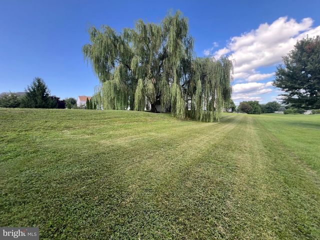 1046 ALANDALE DRIVE, Chambersburg, PA 17202