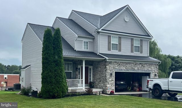 1046 ALANDALE DRIVE, Chambersburg, PA 17202