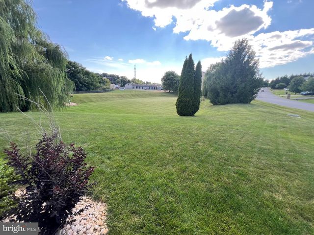 1046 ALANDALE DRIVE, Chambersburg, PA 17202