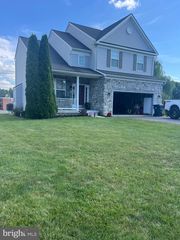 1046 ALANDALE DRIVE, Chambersburg, PA 17202