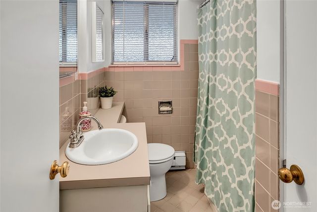4606 NE 47th Street, Seattle, WA 98105