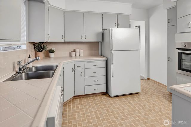 4606 NE 47th Street, Seattle, WA 98105