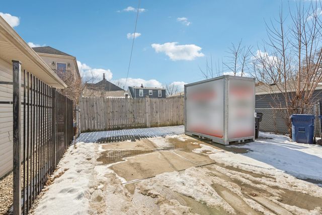 2115 Emerson Street, Evanston, IL 60201