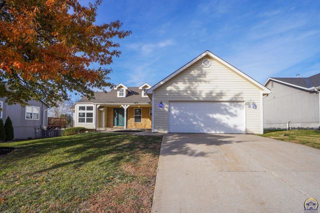 495 E 13th ST, Tonganoxie, KS 66086