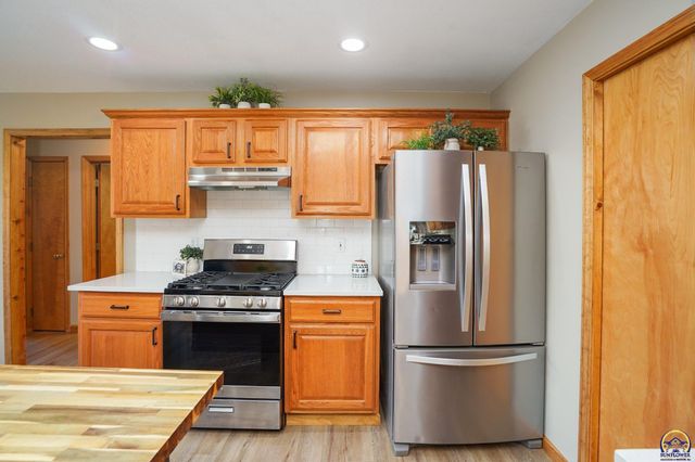 495 E 13th ST, Tonganoxie, KS 66086