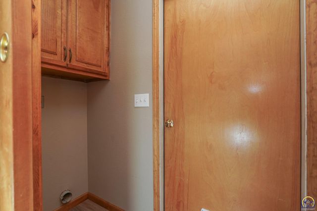 495 E 13th ST, Tonganoxie, KS 66086