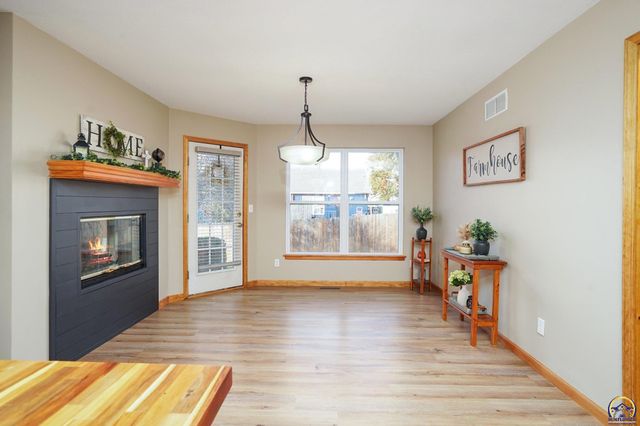 495 E 13th ST, Tonganoxie, KS 66086