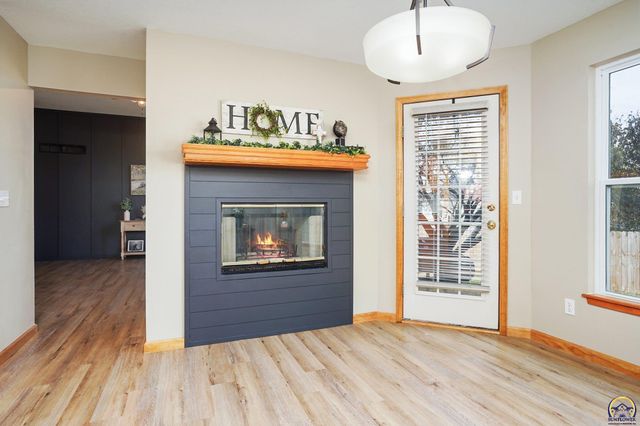 495 E 13th ST, Tonganoxie, KS 66086