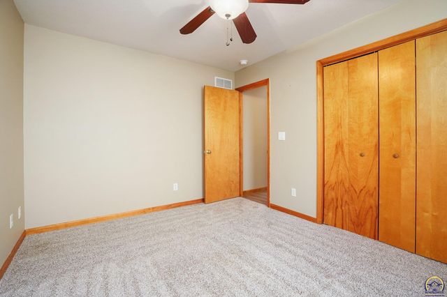 495 E 13th ST, Tonganoxie, KS 66086