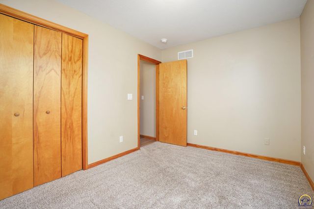 495 E 13th ST, Tonganoxie, KS 66086