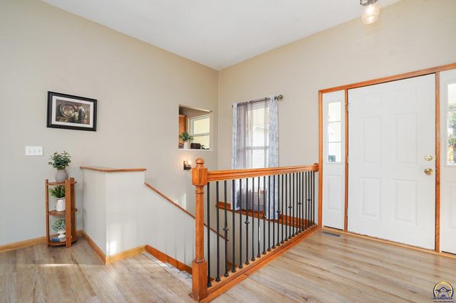 495 E 13th ST, Tonganoxie, KS 66086