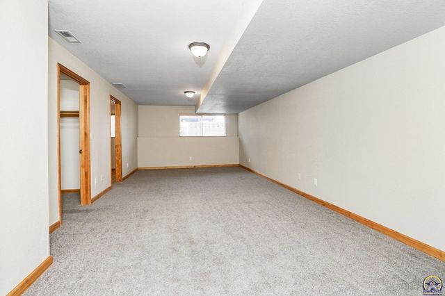 495 E 13th ST, Tonganoxie, KS 66086