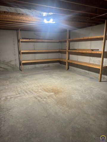 495 E 13th ST, Tonganoxie, KS 66086