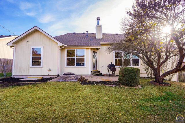 495 E 13th ST, Tonganoxie, KS 66086