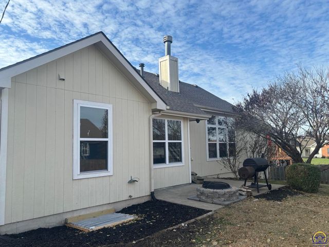 495 E 13th ST, Tonganoxie, KS 66086